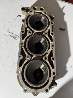 65esl-725 Omc 1972 Evinrude 65hp Cylinder Head 3-cylinder Oem Outboard