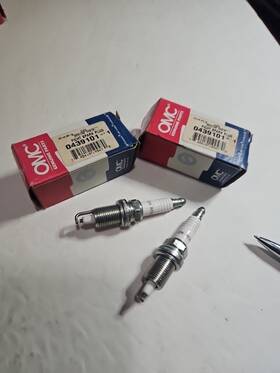 0439101 Omc Rc10pep Evinrude Johnson Champion Spark Plug 2 For 21 Nos Omc137