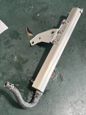 15790-96j00 Suzuki 15770-96j00 Df 200 Hp Fuel Cooler Bracket Union Four Stroke
