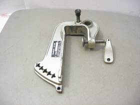 41110-95d11-02m Suzuki 2-stroke Dt 20 25 30 2 Cyl 1983-1987 Starboard Transom Clamp Bracket