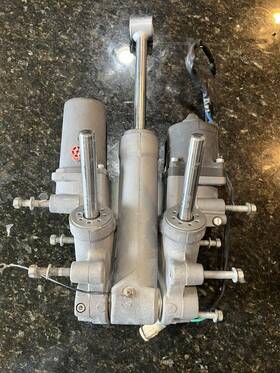 48500-98j01 Suzuki 48500-98j03 Outboard Four Stroke Df300 Tilt Trim Manifold Assembly