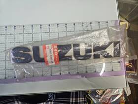61441-87d00-02m Suzuki Vintage Outboard Badge