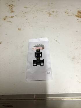 61673-93j02 Suzuki Outboard Cowling Latch