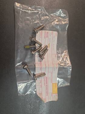 3853606 Volvo Penta 8 New Reservoir Screw Part Number
