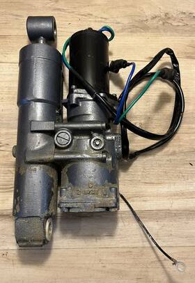 62x-43800-02-4d Yamaha 1997-1999 40-50 Hp 4-stroke Power Tilt And Trim Assembly