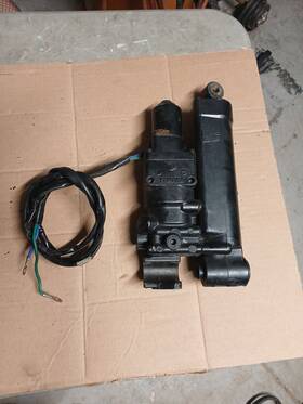67c-43800-13-8d Yamaha 2000-2014 15 30 40 Hp Power Trim And Tilt Unit - Tested
