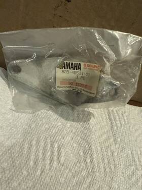 688-48511-00 Yamaha 688-485-00 Oem Steel Bracket Nos Nla Genuine Outboard Part