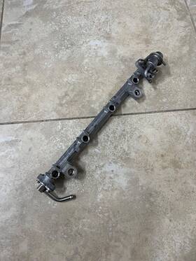 68v-13906-01 Yamaha 115hp 4 Stroke Outboard Fuel Rail And Pressure Regulator