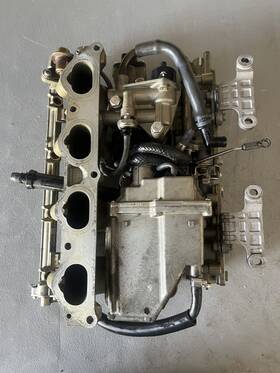 68v-14180-01-00 Yamaha 115hp F115 Vst Float Chamber Assembly And Intake Assy