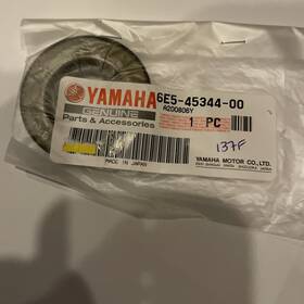 6e5-45344-00 Yamaha Driveshaft Seal Cover R2998 137f