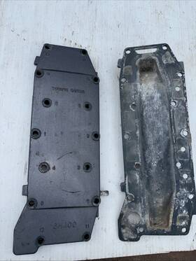 6h4-41113-00-1s Yamaha 6h4-4113-00 40/50 Tlrd Exhaust Cover/ Plate