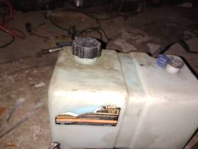 6yr-w0035-95-00 Yamaha Oem Outboard Remote 2.8 Gallon / 10.5 L Oil Tank