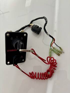 704-82570-13-00-2 Yamaha Outboard Oem Ignition Switch With Key