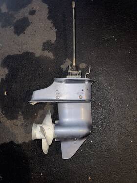 827124m Yamaha Mercury Mariner 1983 15hp Lower Unit / Gearcase Assembly