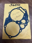 Nos Oem Evinrude Johnson Omc Leaf Plate To C'case Gskt 316540 18-25HP 1971-1976. Fixed Price $14.60.